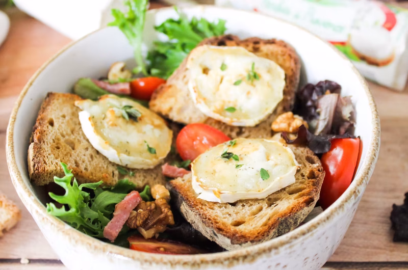 Salade de chèvre chaud