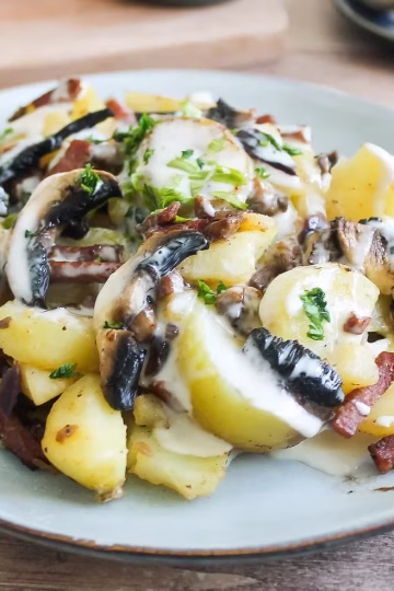 Poêlée de pommes de terre, champignons et cancoillotte