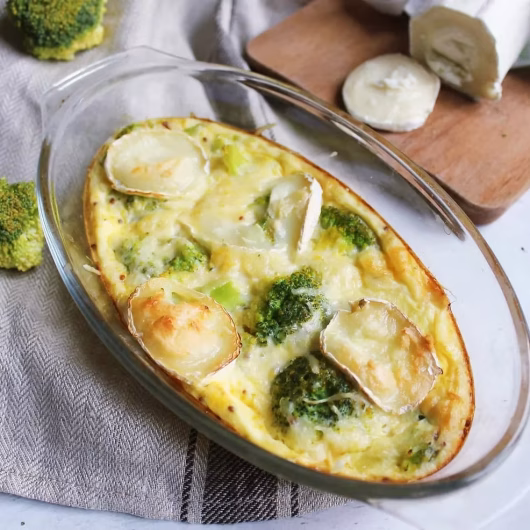 Clafoutis brocolis, chèvre et moutarde