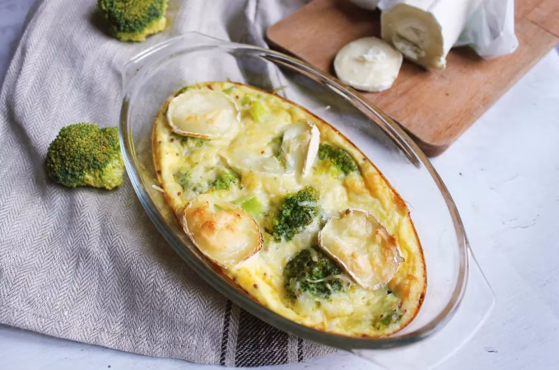 Clafoutis brocolis, chèvre et moutarde