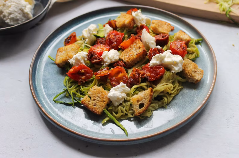 Spaghettis de courgettes au pesto