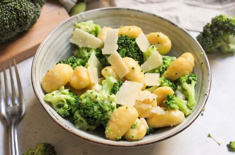 Gnocchis aux brocolis et crème de parmesan