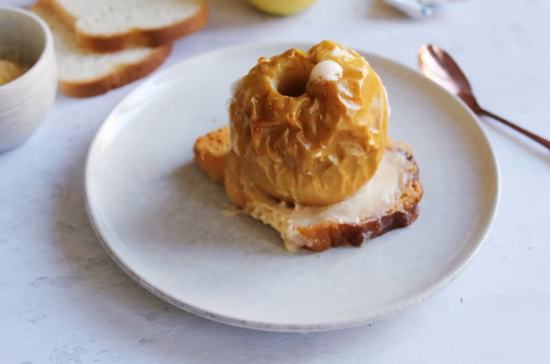 Recette de pommes rôties au lait concentré sucré (facile et gourmande)