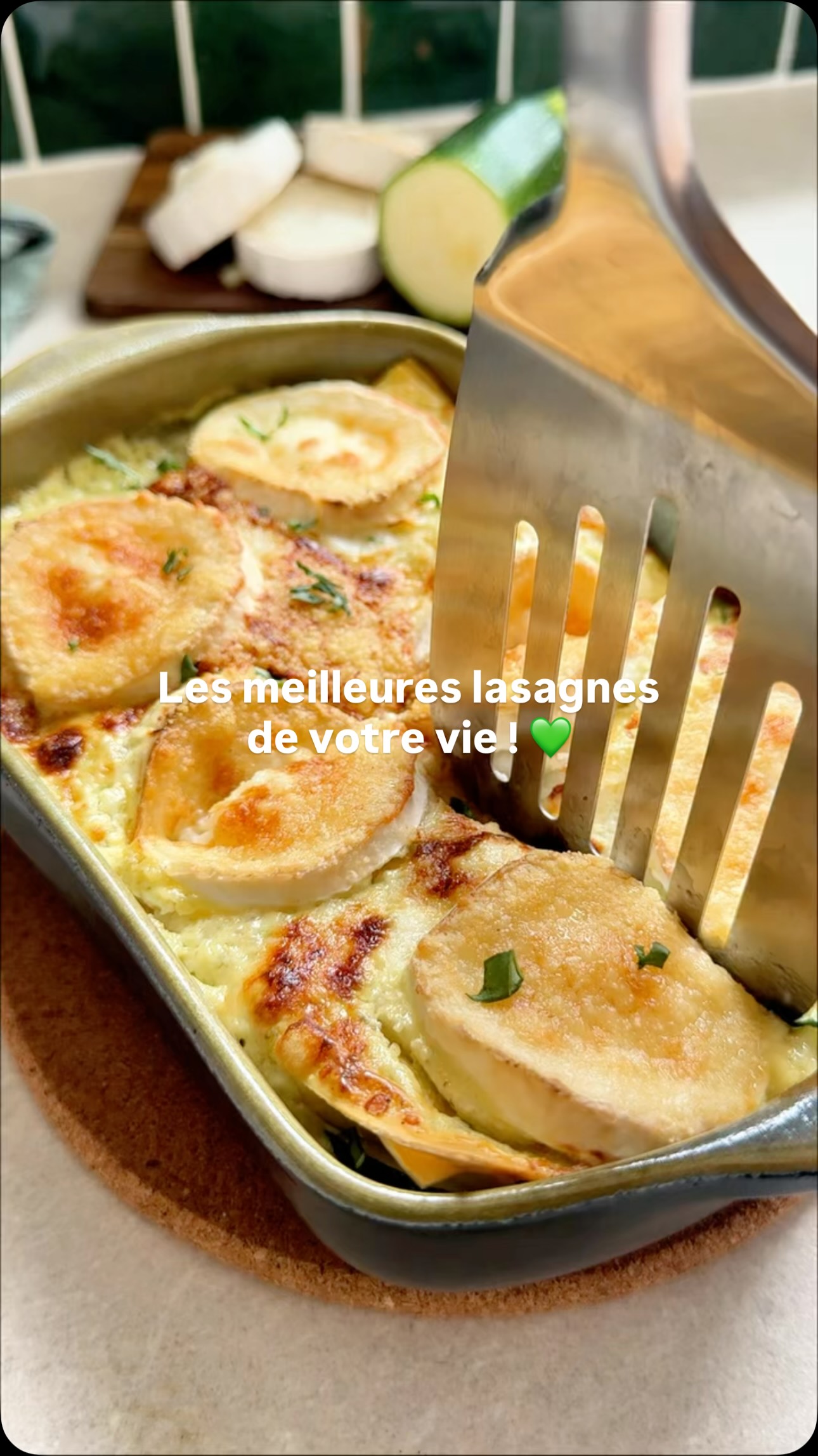 Idée repas : les lasagnes courgettes, pesto et chèvre 💚

J’ai opté pour une cuisson au airfryer mais ça marche aussi au four!
Je vous recommande d’utiliser des lasagnes fraîches pour faire vos lasagnes

1/2 oignon 
2 petites courgettes
200 g de chèvre frais
2 cas de pesto 
2 cas de crème liquide
Zestes d’1/2 citron, sel, poivre
1 cas de parmesan râpé pour la sauce 
Feuilles de lasagnes fraîches
1 bûche de chèvre 
2 cas de parmesan pour gratiner 

Cuisson au Airfryer à 180°C pendant 20-25 minutes 
Cuisson au four à 180°C pendant 30 min jusqu’à ce que ce soit gratiné et fondant 💚

#airfryerrecipe #lasagnes #courgette #recettefacile