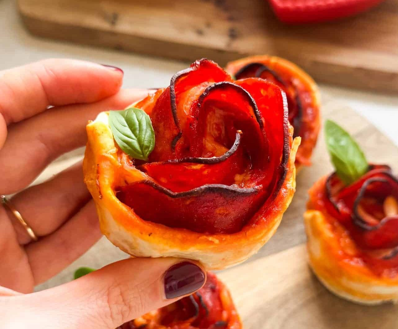 Roses pizza au chorizo et mozzarella