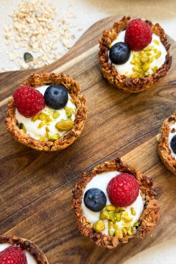 Granola cups healthy au fromage blanc et fruits frais