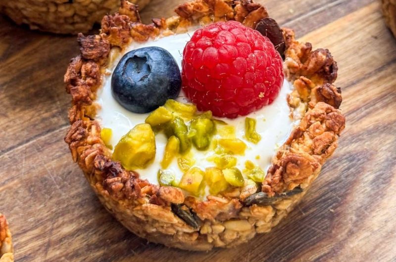 Granola cups healthy au fromage blanc et fruits frais