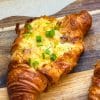 Croissant boat au Airfryer garni d’œuf, jambon et fromage