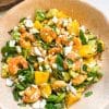 Salade de crevettes, mangue, avocat et sauce au fruit de la passion