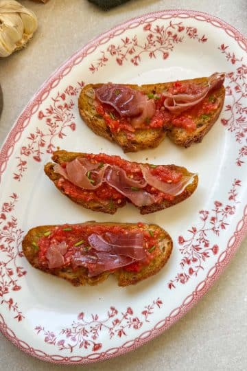 Pan con tomate au jambon Serrano sur pain grillé