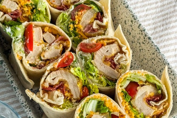 Wrap poulet pané au cheddar et sauce parmesan