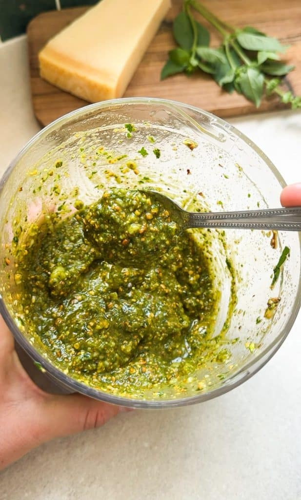 Pesto de pistaches maison au basilic et parmesan