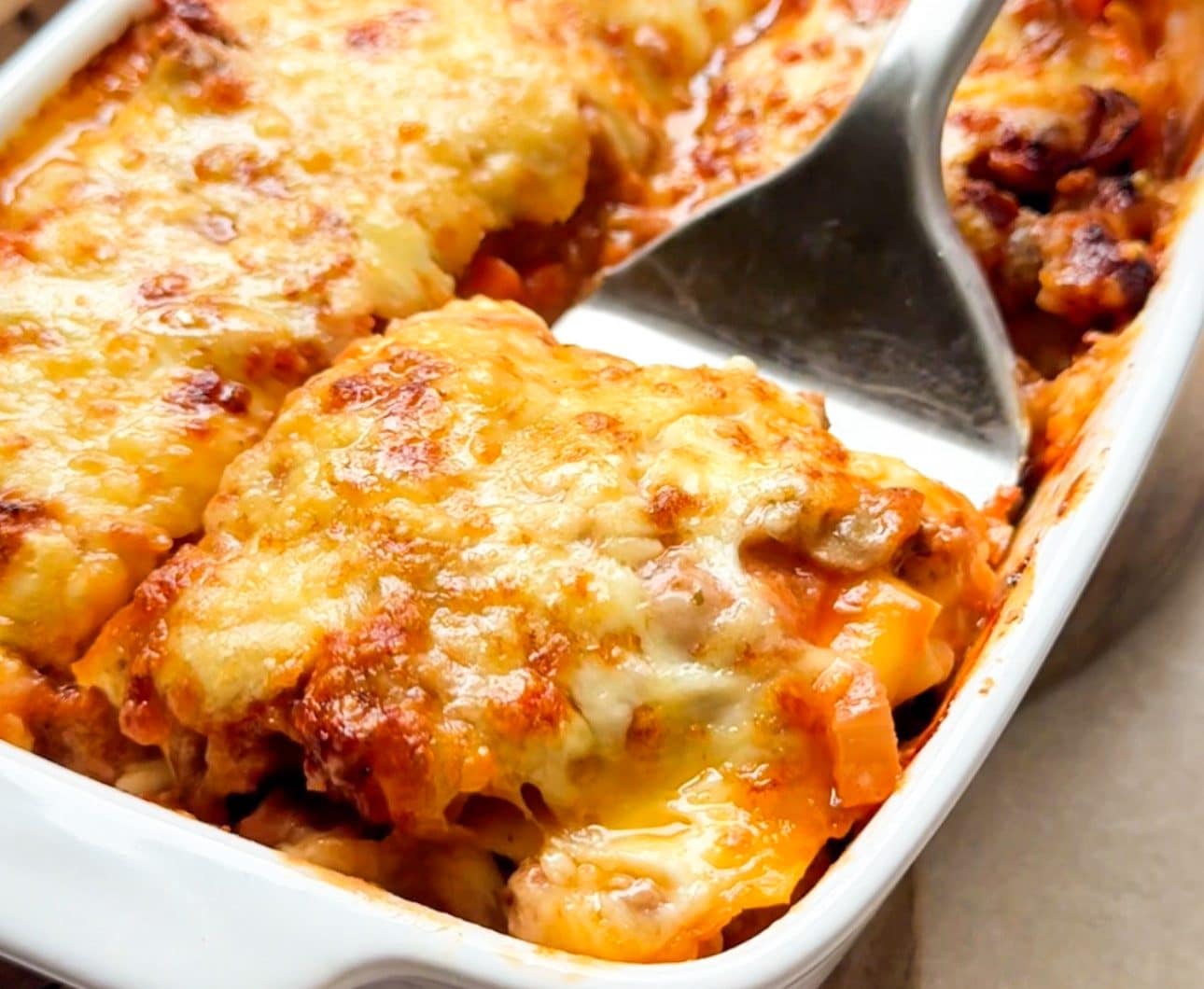 Lasagnes maison à la bolognaise : bœuf, chair à saucisse et mozzarella