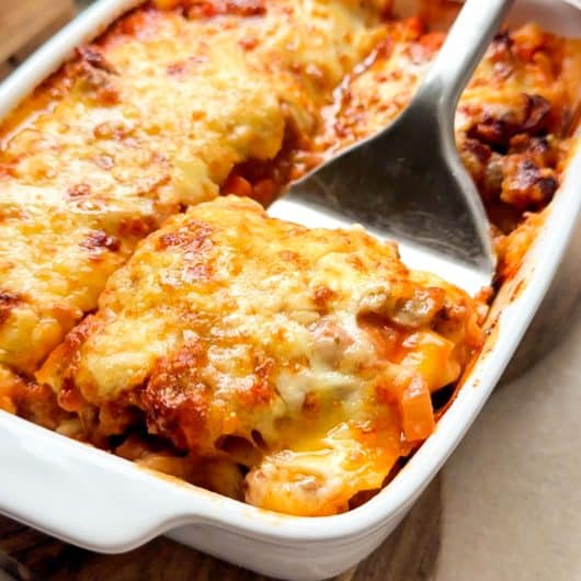 Lasagnes maison à la bolognaise avec béchamel et mozzarella