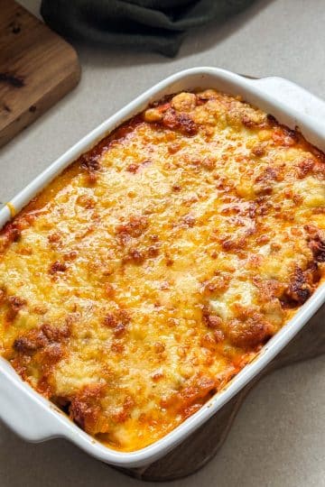 Lasagnes maison à la bolognaise avec béchamel et mozzarella